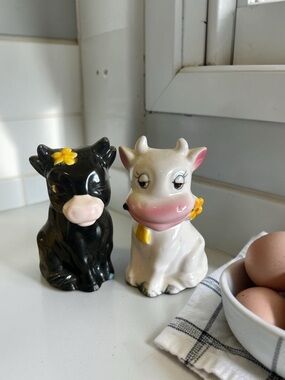 Vintage Anthropomorphic Cow Salt & Pepper Shakers - Kitsch - 3.75"